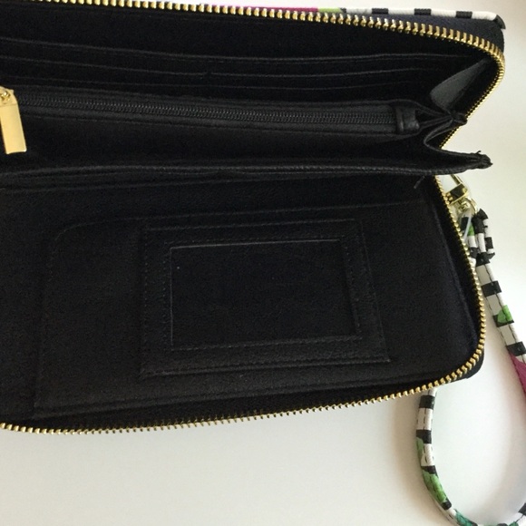 NEW 🎉HP!🎉Betsey Johnson Wristlet